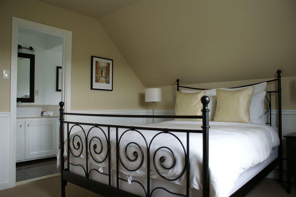 Auberge Sous L'Edredon B&B Saint-Sauveur-des-Monts Exterior foto