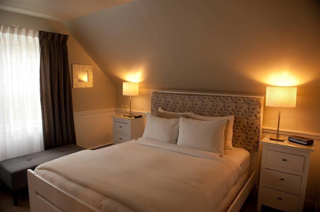 Auberge Sous L'Edredon B&B Saint-Sauveur-des-Monts Exterior foto