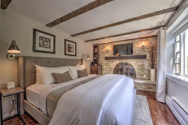 Auberge Sous L'Edredon B&B Saint-Sauveur-des-Monts Exterior foto