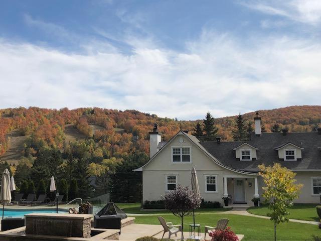 Auberge Sous L'Edredon B&B Saint-Sauveur-des-Monts Exterior foto